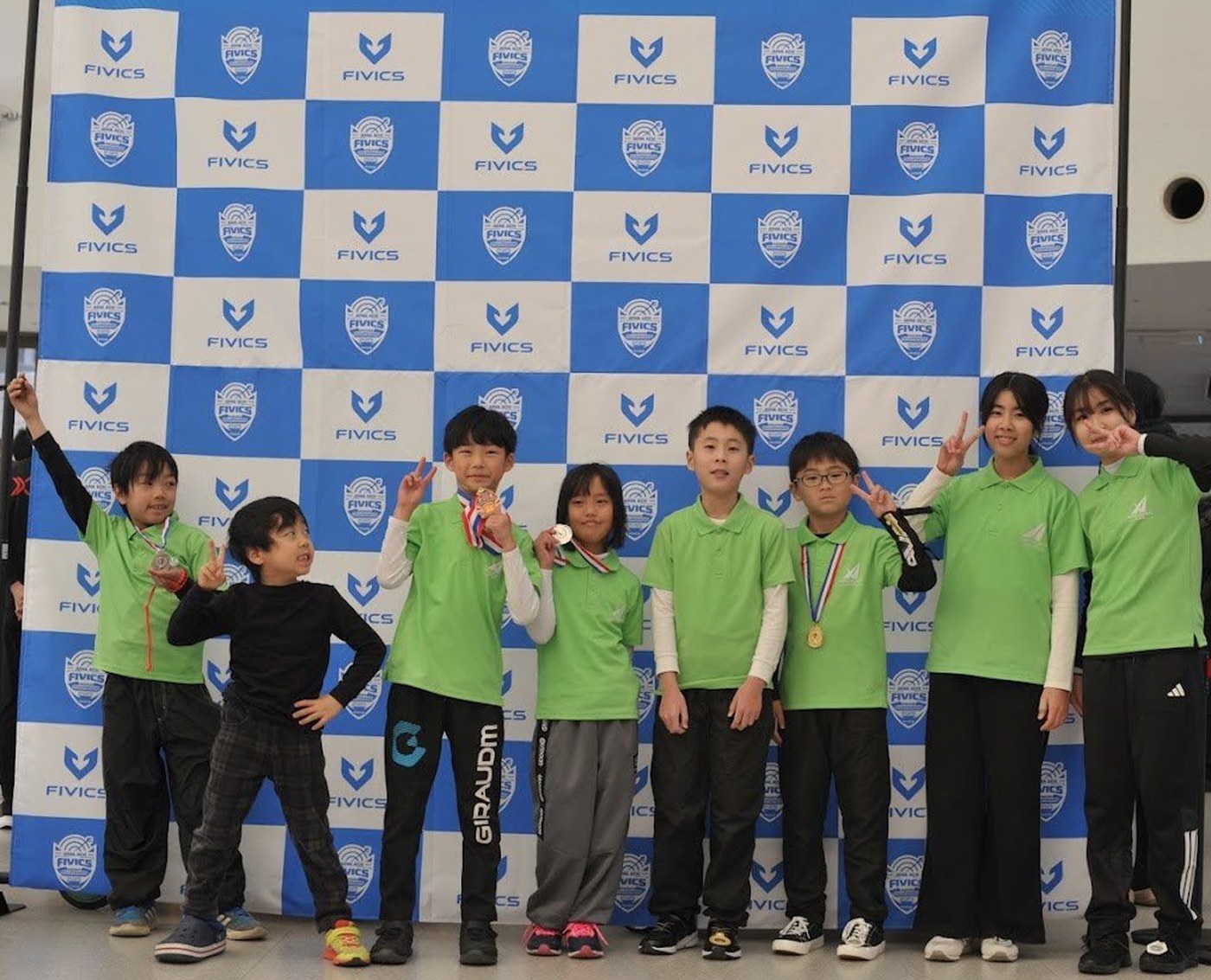 全国大会で表彰されたクラブメンバー